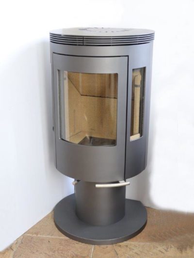 Lysa-Pillar-on-pedestal-5kW-wood-burning-stove-optimum